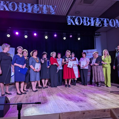 Światowy szyk i kurpiowska dusza. Wyjątkowy finał święta kobiet w Kadzidle [WIDEO, ZDJĘCIA]