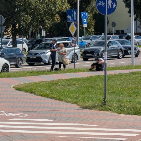 Niebezpieczne zdarzenie na rondzie Dmowskiego. Ucierpiał nastolatek [ZDJĘCIA]