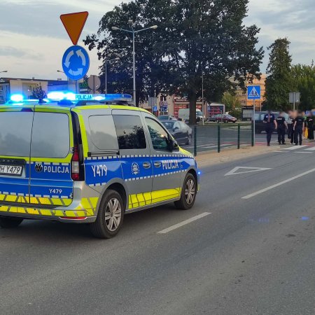 Zamieszanie na rondzie Niedziałkowskiej. Na miejscu policja [ZDJĘCIA]