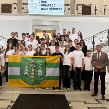 Uczniowie z Łysych zwiedzili Sejm. "Z zainteresowaniem przysłuchiwali się obradom"