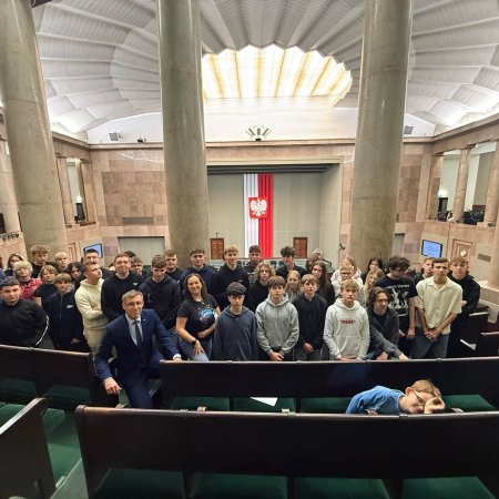 Młodzież z Ostrołęki w Sejmie. Uczniowie gośćmi posła Marcina Grabowskiego