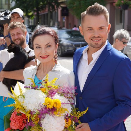 Grażyna Brodzińska z Ostrołęcką Nutką przy ratuszu! Ruszają XI Ostrołęckie Operalia [ZDJĘCIA, WIDEO] 