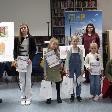„Moja Bezpieczna Przystań - Biblioteka”. W Ostrołęce wręczono nagrody w konkursie artystycznym [ZDJĘCIA]