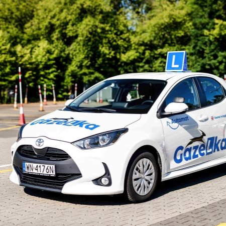 Pierwsze godziny za kierownicą - czym różni się nauka jazdy automatem od manuala?