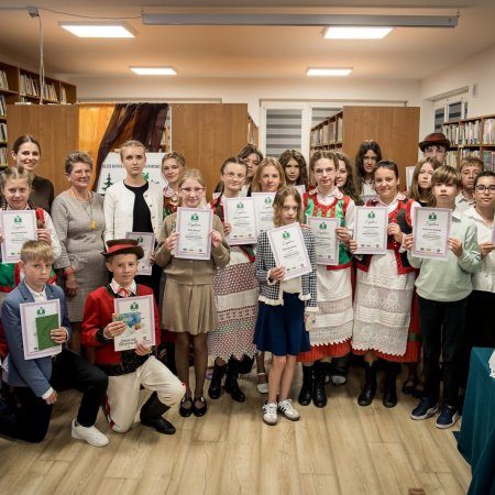 Młodzi mistrzowie kurpiowskiego słowa! Znamy laureatów konkursu recytatorskiego w Lelisie [ZDJĘCIA, WYNIKI]