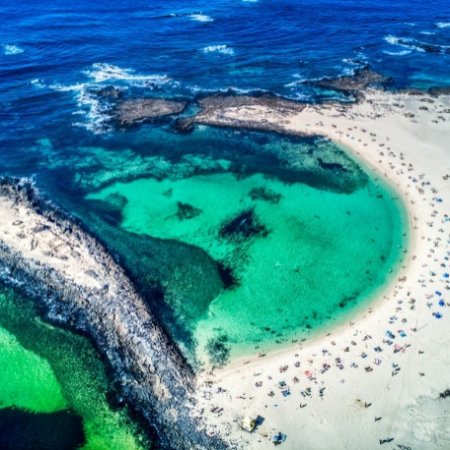 Płytkie laguny, pirackie jaskinie i spotkanie z lemurami, czyli Fuerteventura z dziećmi