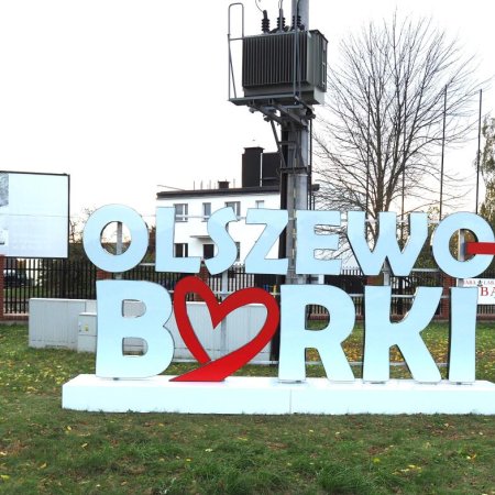 Nowość przy wjeździe do Olszewa-Borek. Trudno jej nie zauważyć! [ZDJĘCIA]