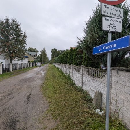 Po stronie Rzekunia droga już gotowa, w Ostrołęce jeszcze nie. Co dalej z "czarną dróżką"? [WIDEO, ZDJĘCIA]