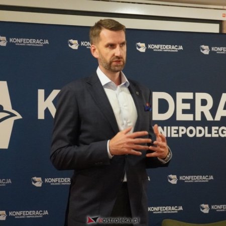 „Powinniśmy wejść do rządu”. Marcin Możdżonek spotkał się z mieszkańcami Ostrołęki [WIDEO, ZDJĘCIA]