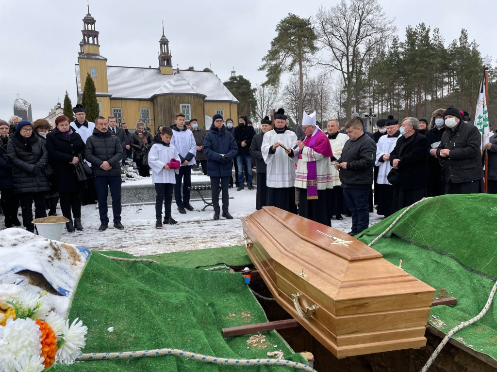 fot. parafia pw. Chrystusa Kr&oacute;la Wszechświata w Łysych