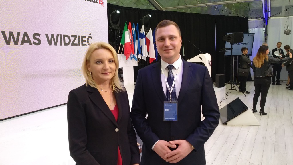 Jakub Frydryk z poseł Agnieszką Ścigaj (fot. eostroleka.life)