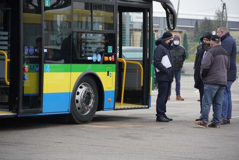 Oficjanle przekazanie autobus&oacute;w CNG do Miejskiego Zakładu Komunikacji fot. eostroleka.lifet. 