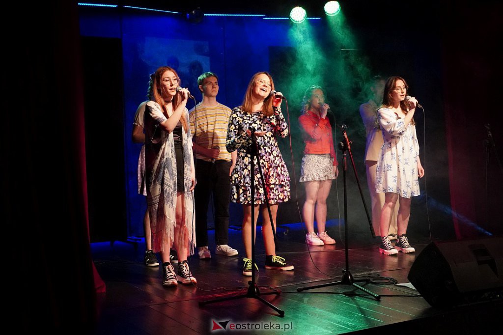 Koncert wokalist&oacute;w Studia Piosenki Cała jesteś w skowronkach, fot. eostroleka.life