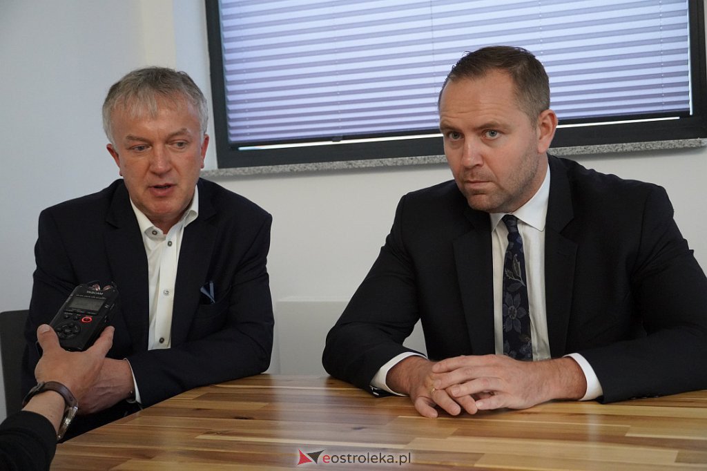 Dyrektor MŻW Janusz Kotowski, prezes IPN Karol Nawrocki, fot. eostroleka.life