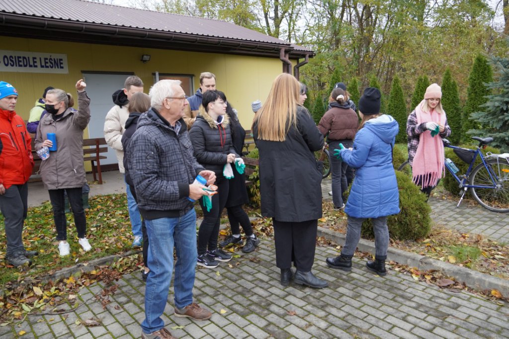 Wielkie sprzątanie osiedla Leśne, fot. eostroleka.life
