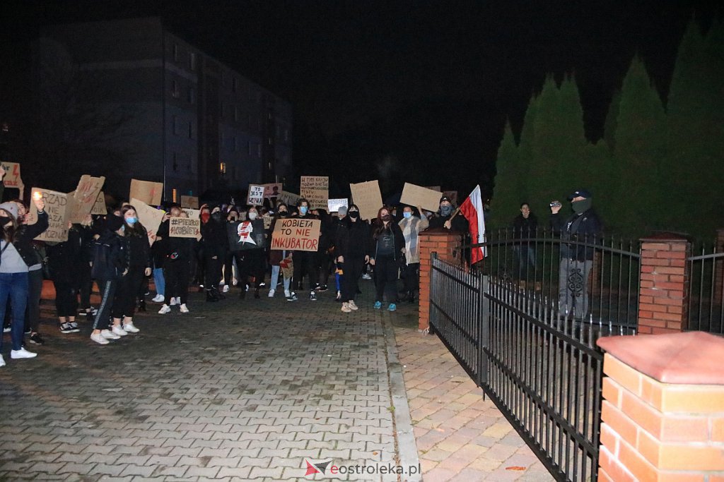 Demonstranci przed domem A. Czartoryskiego, fot. eostroleka.life