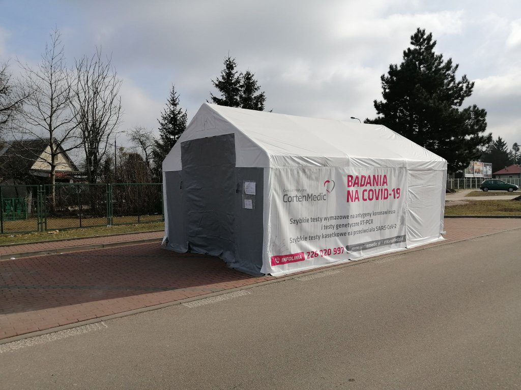 Punkt Diagnostyki Mobilnej COVID-19 przy ul. Witosa 1 w Ostrołęce, fot. eostroleka.life
