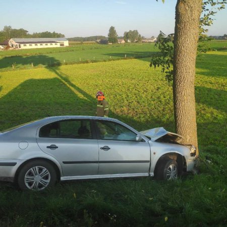 Wypadek o poranku na lokalnej drodze. Poszkodowana jedna osoba