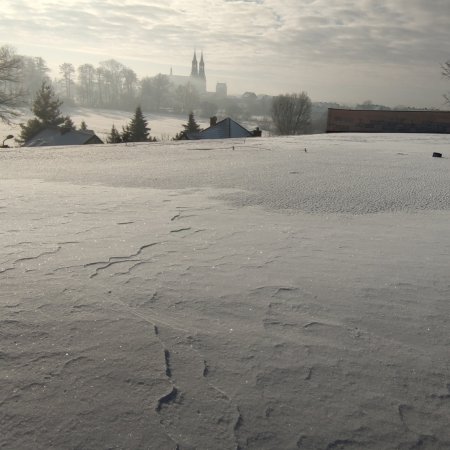 Zaśnieżony dach hali sportowej? Z pomocą przychodzą strażacy ochotnicy [ZDJĘCIA]