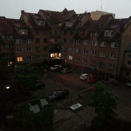 Niebo nad Ostrołęką pociemniało. To nie jedyna burza, która dziś przetoczy się przez nasz region [ZDJĘCIA]