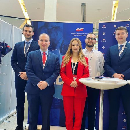 Ostrołęczanin z KPRM na konferencji gospodarczej. "Świetne wydarzenie"