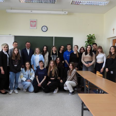 Poseł Arkadiusz Czartoryski z wizytą w klasie europejskiej w III LO [ZDJĘCIA]