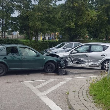 Wypadek. Poszkodowane zostały trzy osoby [ZDJĘCIA]