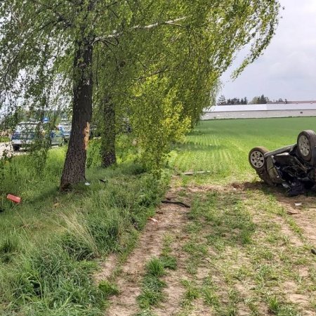 Tragedia na lokalnej drodze. Nie żyje 34-letni kierowca citroena