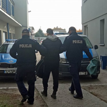 Auto z nielegalnymi imigrantami z Iraku zatrzymane niedaleko Ostrołęki