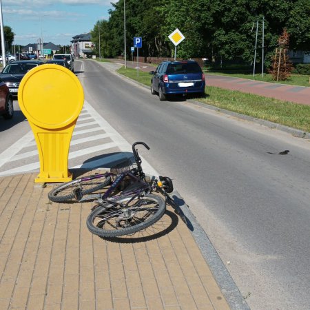 Wypadek w centrum Ostrołęki. 71-letnia kobieta zabrana do szpitala [ZDJĘCIA]