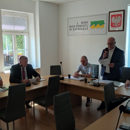 Trwa sesja rady powiatu ostrołęckiego. Oglądaj na żywo [ZDJĘCIA]