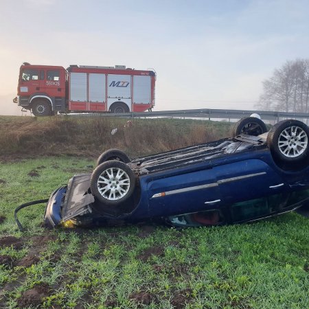 Zgłosili, że auto wpadło do rzeki. Służby ratunkowe postawione na nogi [ZDJĘCIA]