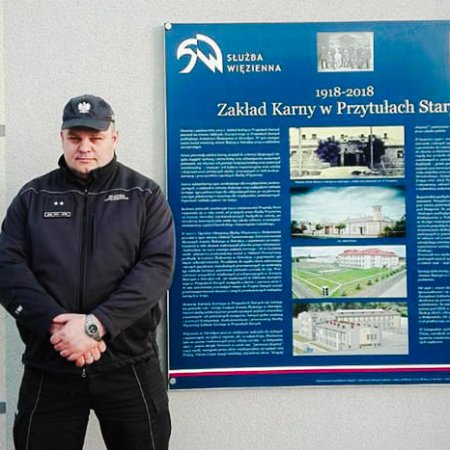 Starszy mężczyzna upadł na ulicy. Pan Mariusz uratował mu życie. "Profesjonalnie udzielił pomocy"