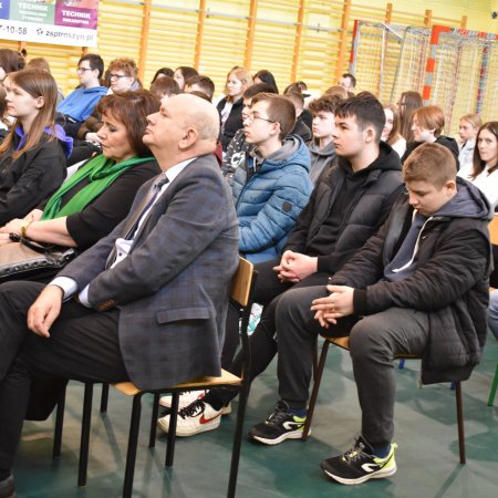 Uczniowie z powiatu poznali specyfikę pracy służb mundurowych [ZDJĘCIA]