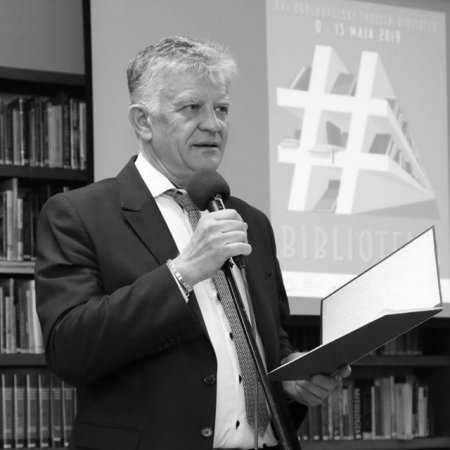 Zmarł Mieczysław Romanik, wieloletni dyrektor Miejskiej Biblioteki Publicznej w Ostrołęce