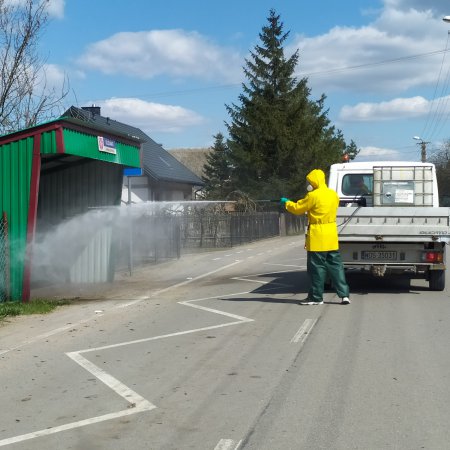 W Rzekuniu dezynfekują przystanki [ZDJĘCIA]