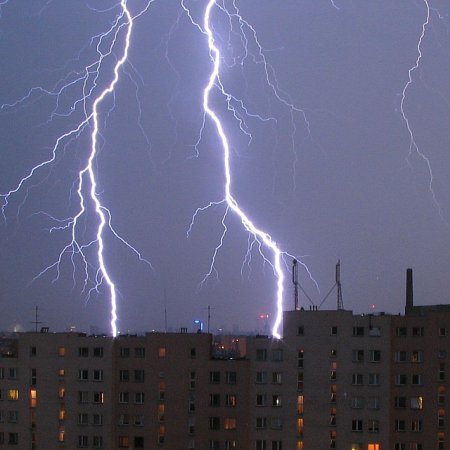 Uwaga! Alert trzeciego stopnia dla Ostrołęki i powiatu ostrołęckiego. Lokalnie możliwa trąba powietrzna!