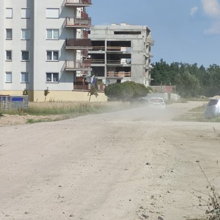 "Obecny stan drogi zagraża bezpieczeństwu". Radny interweniuje w sprawie ul. Cieplińskiego