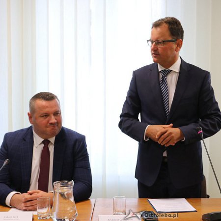 Poseł Czartoryski pisał o "Rabieju z kochankiem". Internauci: "Ostrołęka będzie się wstydzić"