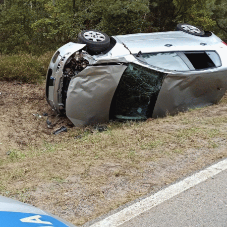 Wypadek pod Ostrołęką. Do szpitala zabrano młodą kobietę