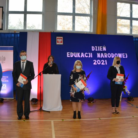 Odznaczenia państwowe, medale i nagrody dla nauczycieli z Ostrołęki i regionu [ZDJĘCIA]