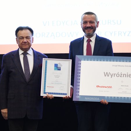Ostrołęka wśród mazowieckich liderów cyfryzacji! Prezydent odebrał nagrodę