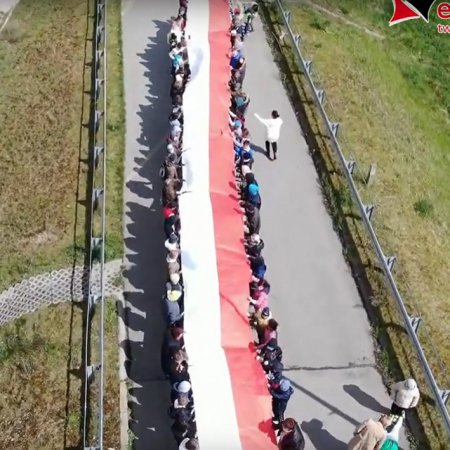 Imponująca flaga Polski powstała w Ostrołęce [WIDEO, ZDJĘCIA]