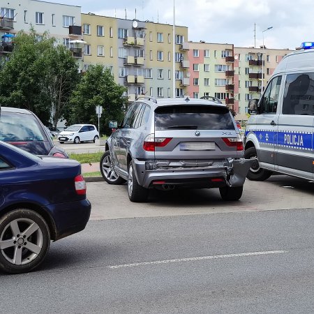 Kraksa na parkingu przy Galerii Bursztynowej. Do szpitala zabrano ciężarną 22-latkę [ZDJĘCIA]
