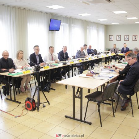 Nerwowo na sesji. Radna starła się z przewodniczącym. "Proszę sobie darować"