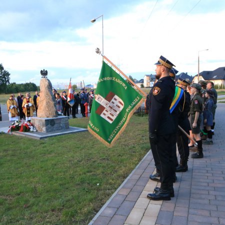 Samorządowcy oddali hołd mieszkańcom Ostrołęki poległym w II Wojnie Światowej [ZDJĘCIA]