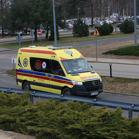 82-letnia seniorka poszkodowana w wypadku drogowym w pobliżu Łysych