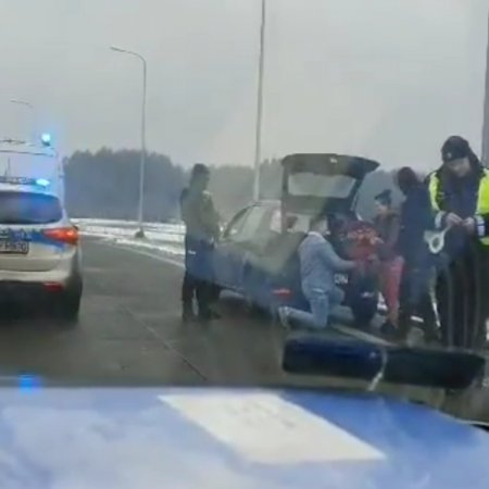 Tego jeszcze nie było! Oświadczyny podczas... kontroli drogowej! [WIDEO]