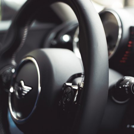 Wejdo, gm. Łyse: Dachowanie mini coopera. Za kierownicą 72-latek