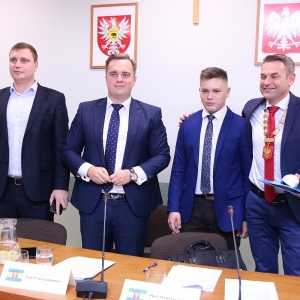 Młodzieżowa Rada Miasta zaprzysiężona. Wybrano prezydium, są pierwsze wnioski [WIDEO, ZDJĘCIA]